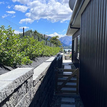 Lake Views - New Apartment With Room To Relax Wanaka Buitenkant foto
